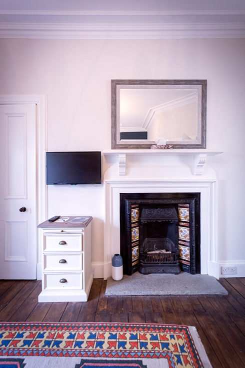 Picture of chest and drawer and fireplace in Aigan room